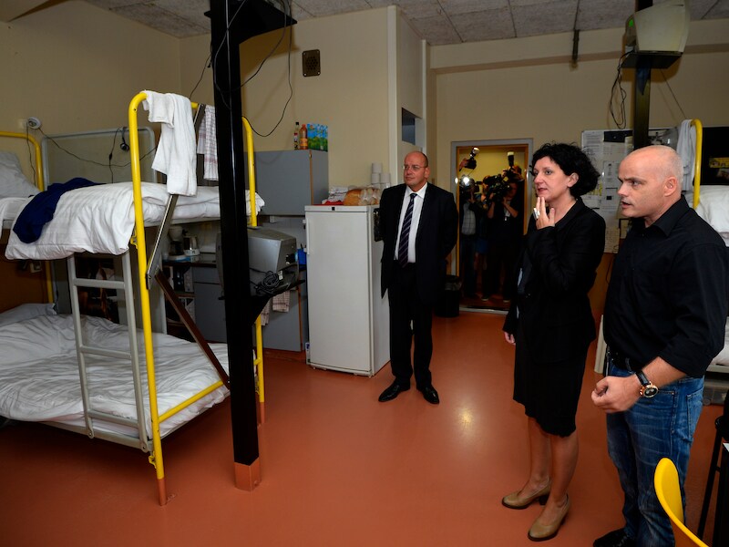 Justitieminister Annemie Turtelboom op bezoek in de gevangenis van Tilburg. Foto uit augustus 2012.