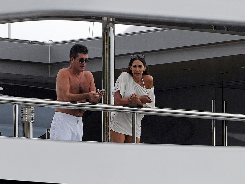 Simon Cowell en Lauren Silverman vorig jaar, samen met vakantie.