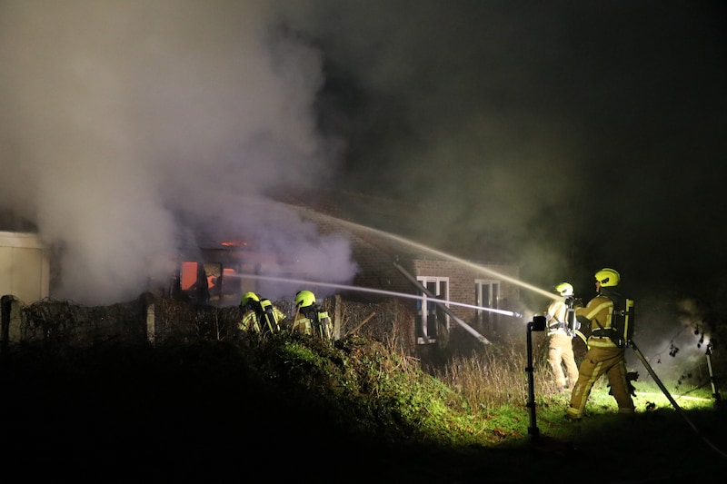 Grote Baan in Sint-Niklaas tijdlang afgesloten door brand in loods ...