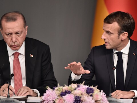 Archiefbeeld van Erdogan en Macron.