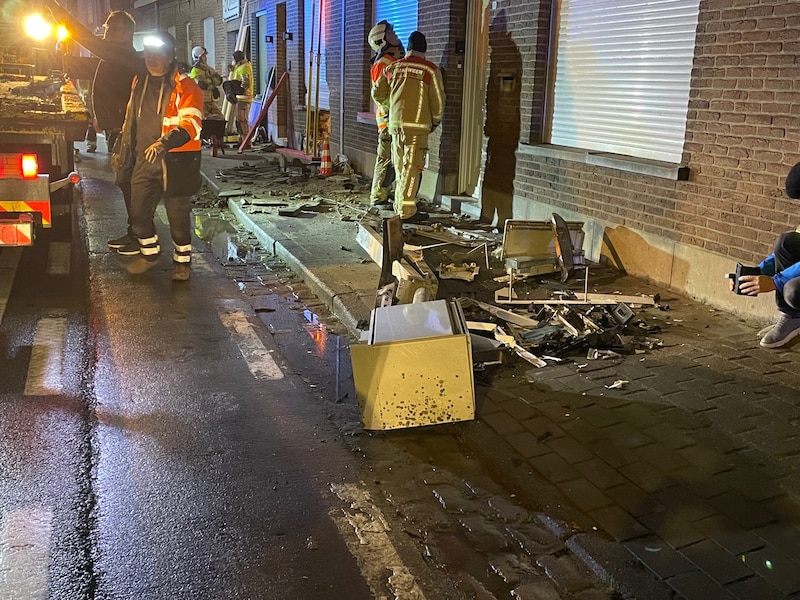 De hele plaats van het incident lag bezaaid met brokstukken. 