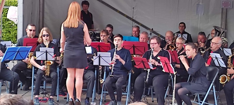 Harmonie Kunst en Broedermin kleurt Sint-Lievens-Esse | Regio | HLN.be