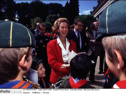 Koningin Fabiola fleurde op telkens ze kinderen om zich had. Hier tijdens een bezoek aan de scouts in de zomer van 1988.