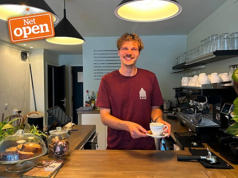Arno De Pestel opent Nono in de Lange Violettestraat.
