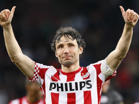Mark van Bommel bedankt de fans van PSV.
