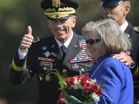 David Petraeus hier met zijn vrouw Holly.