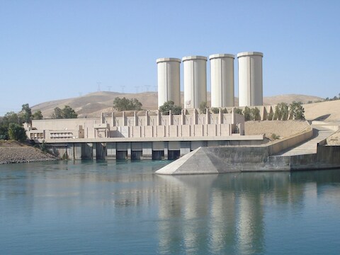 De Noord-Iraakse Mosul-dam die in rivier de Tigris is gebouwd.