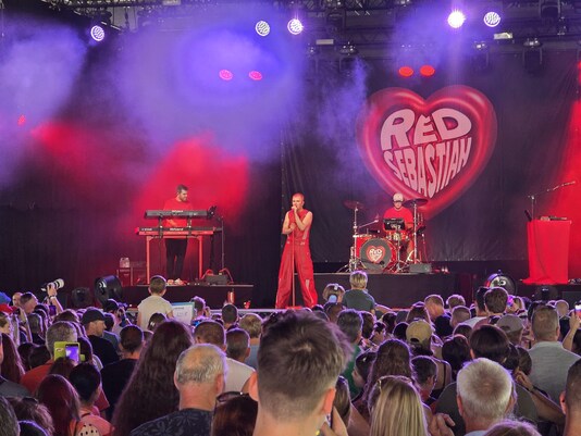Red Sebastian laat de tent aardig vollopen.