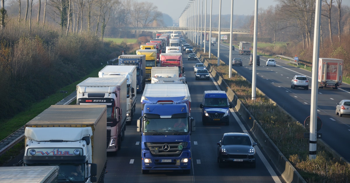 30 minuten file op de A18 naar Duinkerke door ongeval in Nieuwpoort