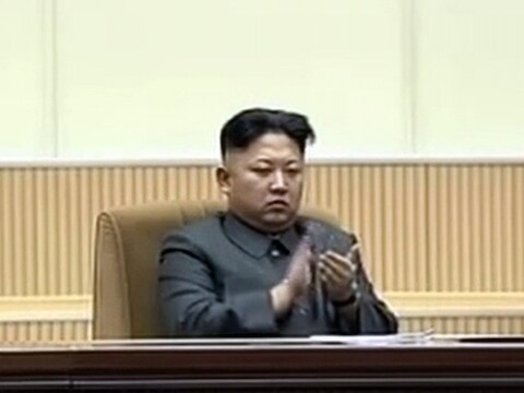 Kim Jong Un tijdens de herdenking van zijn vader.