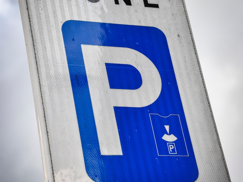 Gemeentebestuur in zee met privaat parkeerbedrijf voor controles in blauwe zone