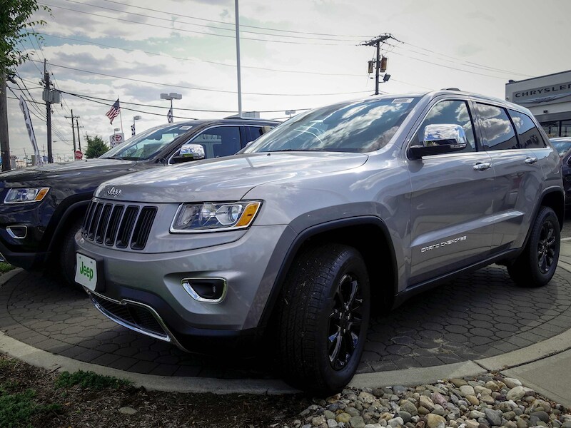 Yelchin reed met een soortgelijke 2015 Jeep Grand Cherokee.