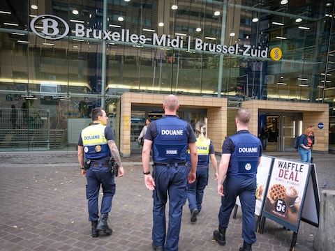 Man die in Brussel-Zuid werd betrapt met kalasjnikov is aangehouden