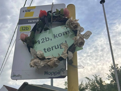 Op 30 juni kwamen heel wat actievoerders al samen bij de bushalte om afscheid te nemen. 