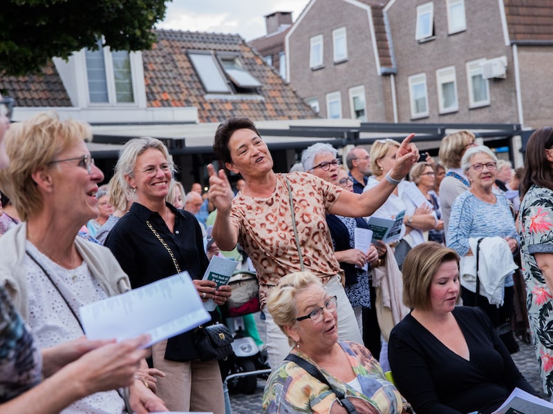 De Markt van Terneuzen verandert in een ‘camping’ waar iedereen kan meezingen met kampvuurklassiekers