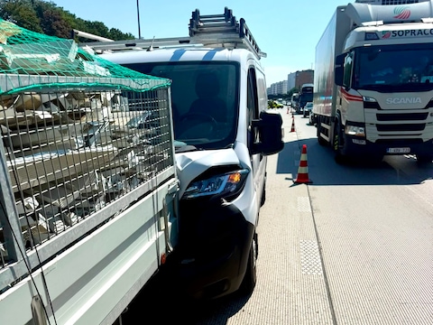 Twee bestelwagens moesten getakeld worden nadat ze op elkaar inreden op de Antwerpse Ring.