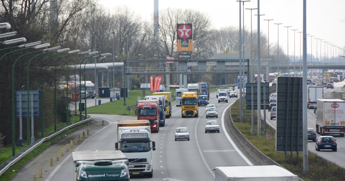 Ruim uur file op E17 naar Antwerpen door ongeval in Zwijndrecht