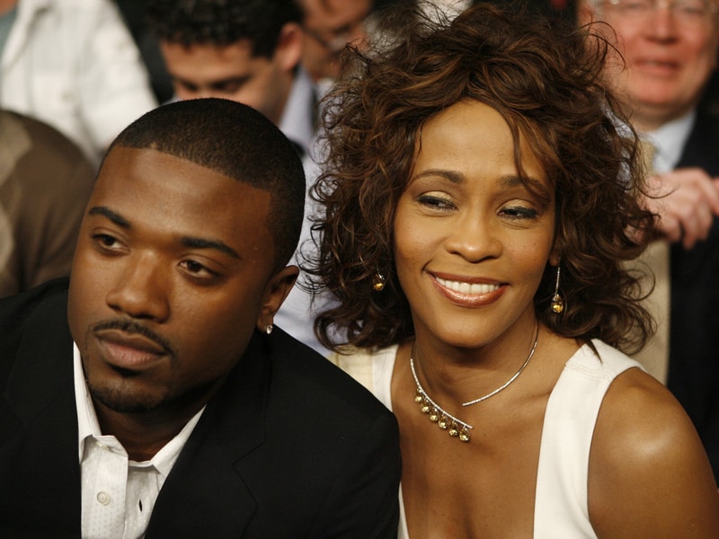 Whitney en Ray J in april 2008.