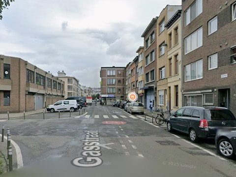 Een vechtpartij met een glazen fles heeft zondag in de Gasstraat in Antwerpen geleid tot een gewonde man.