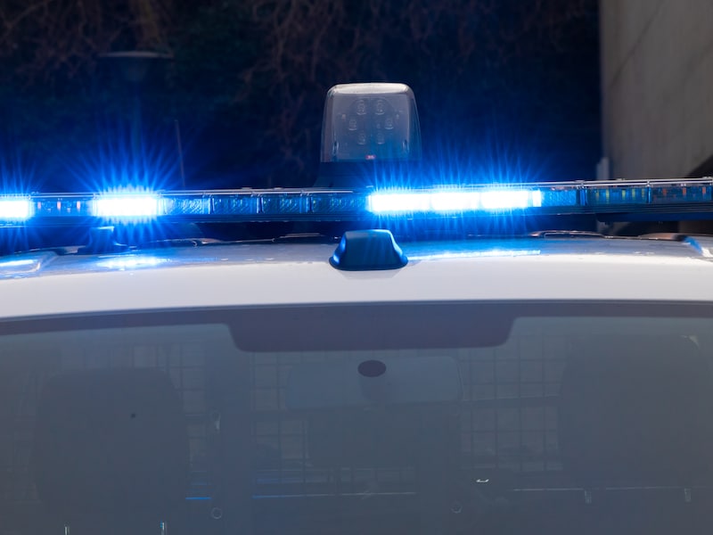Twee Polen zwaargewond na crash tegen boom in Bree