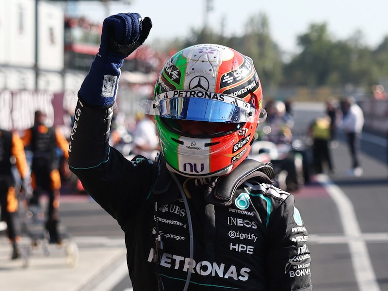 “Dit voelt als een droom”: thuisrijder Kimi Antonelli rijdt vanuit verloren positie naar de winst in Monza na stevig duel met ploeggenoot George Russell