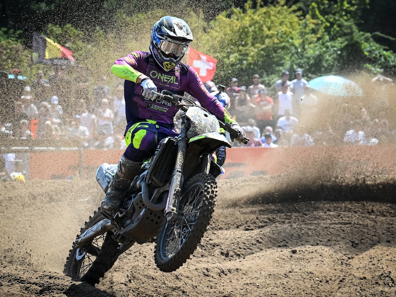 Motorcrosser (22) voor rechter na rijden zonder richtingaanwijzers en lichten en gevaarlijke manoeuvres: “Hij lijdt aan geheugenverlies”