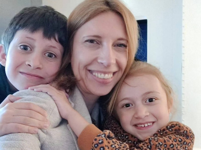 Mama Ellen De Meyer (40) en Pia (7).
