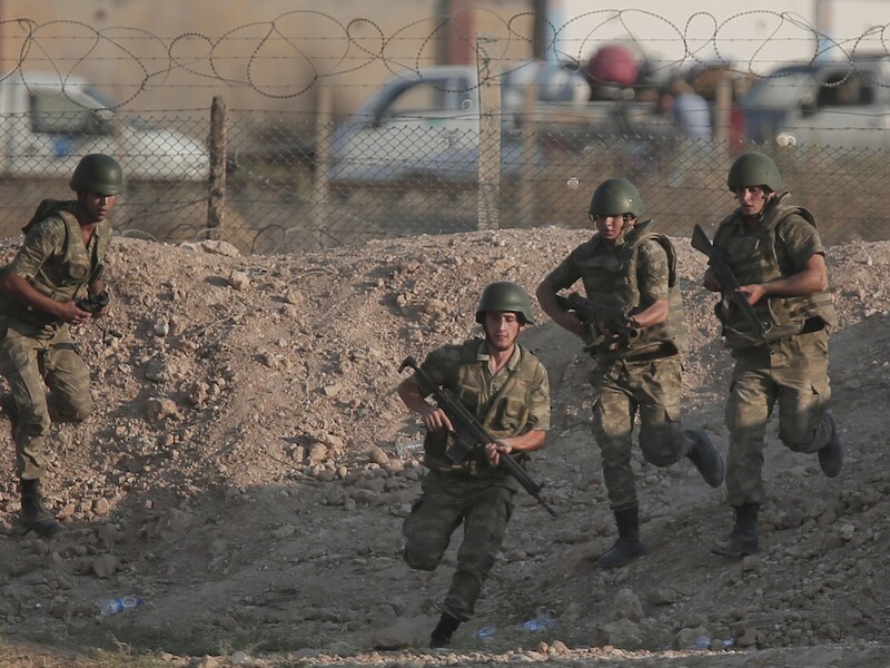 Turkse soldaten aan de grens met Syrië.