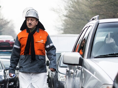 Werknemer van ArcelorMittal tijdens een wegblokkade.