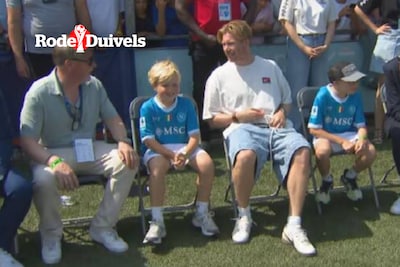 KIJK. Geflankeerd door zoontjes Mason Milian en Rome: Kevin De Bruyne aanwezig op eigen KDB Cup in Drongen