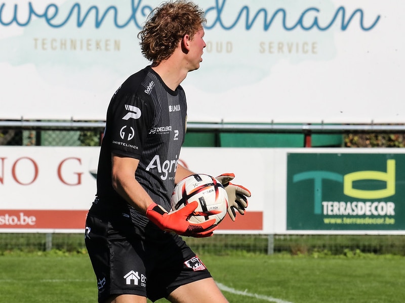 Matisse De Groote zit met KSC Wielsbeke al aan vijf clean sheets en werd in negen matchen nog maar vijfmaal gepasseerd.
