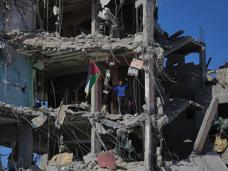 KIJK. “Ik weet niet meer waar mijn huis stond”: duizenden Palestijnen keren terug naar noorden van Gaza