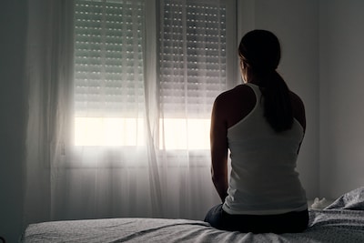 Tienermeisje misbruikt door meerderjarige patiënt in psychiatrische instelling met volwassenen