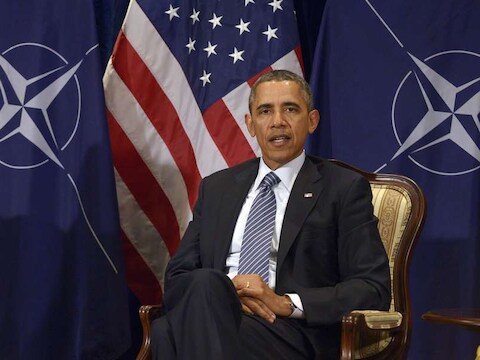 President Obama gaf samen met secretaris-generaal van de NAVO, Anders Fogh Rasmussen een verklaring in het hotel in Brussel.