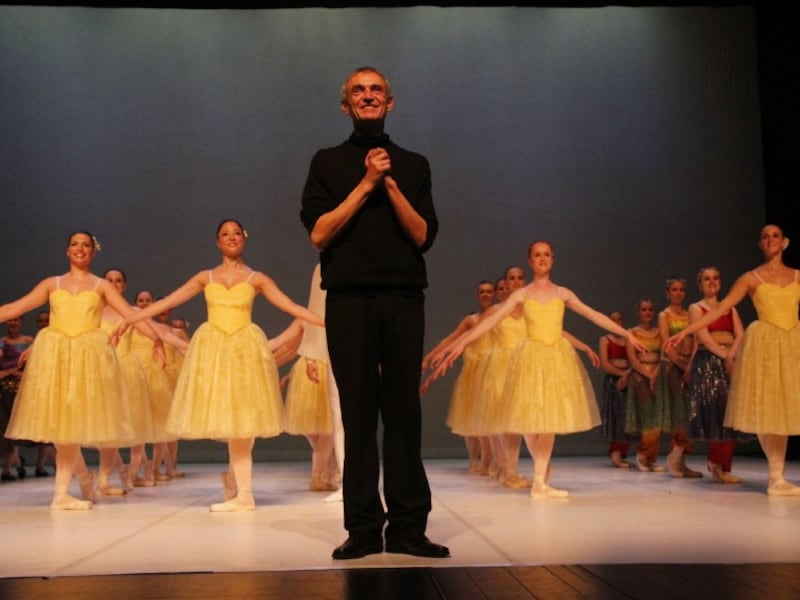 Huischoreograaf en artistiek leider Ian Steyn du Toit viert zijn 70ste verjaardag