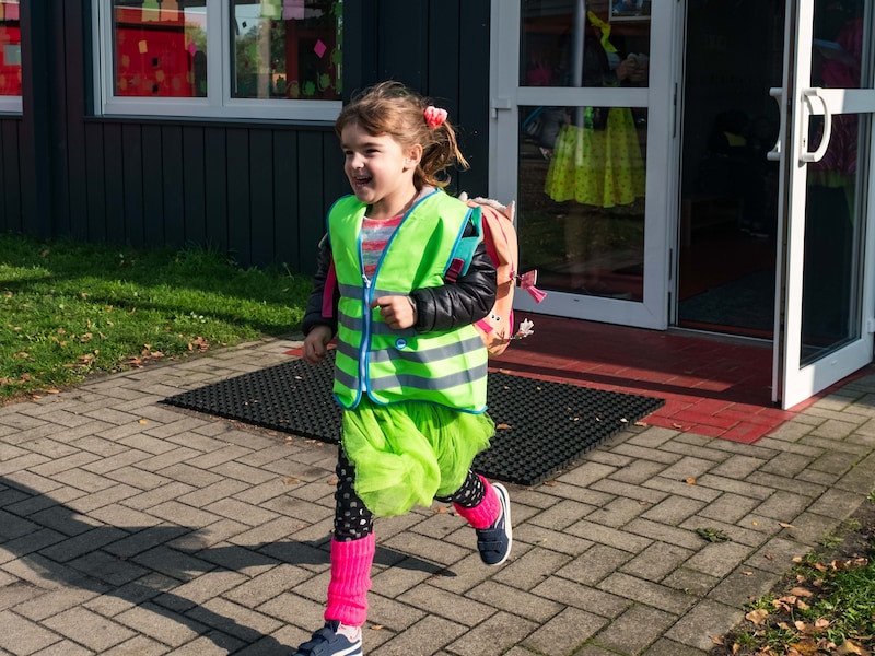 Eigen fluohesje mee? Kinderen kunnen het in de bib van Lokeren helemaal personaliseren
