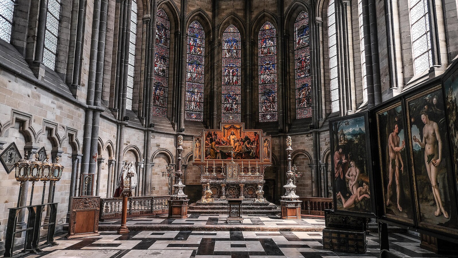 Is poedelnaakte Jezus te aanstootgevend voor Ieperse kerk? ‘De ...