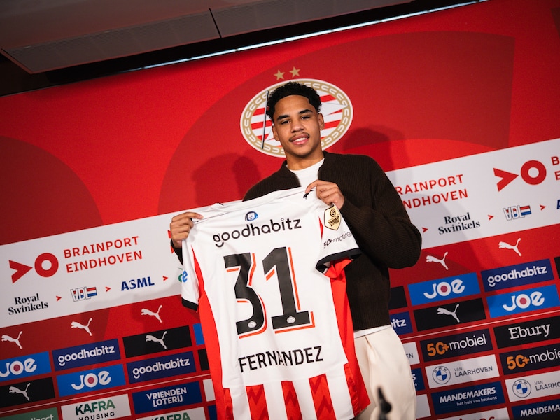 Belgisch toptalent Noah Fernandez (18) langer bij PSV: “Ik beleef een droomseizoen”