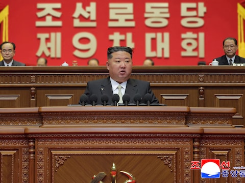 De Noord-Koreaanse leider Kim Jong-un tijdens zijn toespraak gedurende het partijcongres van de Arbeiderspartij in de hoofdstad Pyongyang.