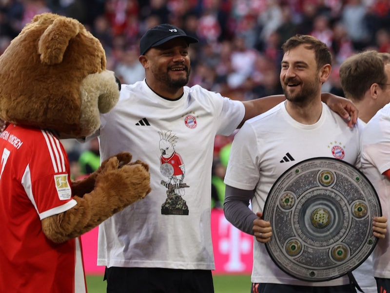 De erfenis van een stevig titelfeest op restaurant: daarom droegen Vincent Kompany en Bayern een opvallend T-shirt met een vogel van 1.000 euro erop