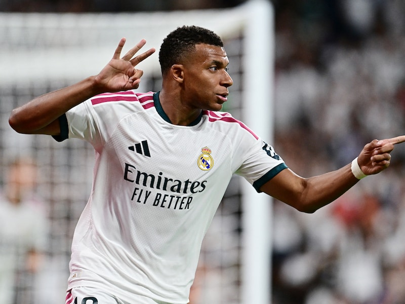 Thibaut Courtois en Real Madrid boeken overtuigende 4-1-zege tegen Real Sociedad: Kylian Mbappé steelt de show met hattrick
