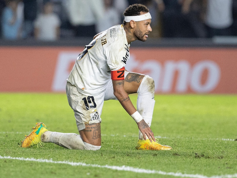 “Proficiat, echt... Wat een waardeloos werk”: Neymar maakt zich na uitschakeling kwaad om grasmat van... eigen club
