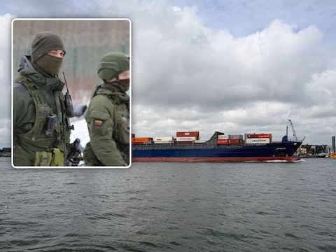 Inzet: Litouwse grenswachten aan de grens met Wit-Rusland, die nu ook worden ingezet om belangrijke infrastructuur te bewaken zoals het LNG-terminal in de haven van Klaipeda.