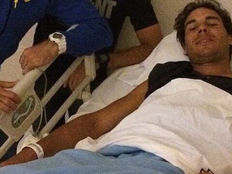 Nadal in het ziekenhuisbed na zijn operatie aan de appendix.