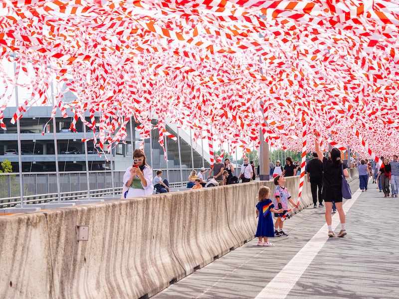 Gent heeft kunstwerk ‘Barrier Tape’ gekocht, al is dat niet wat het lijkt: “Alles is herbruikbaar”