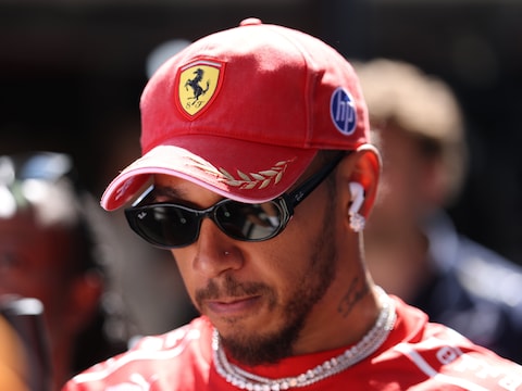 “Er zijn hier geen regels”: Lewis Hamilton hekelt aanpak Ferrari en “onsportief” gedrag van ploegmaat Leclerc in Italië