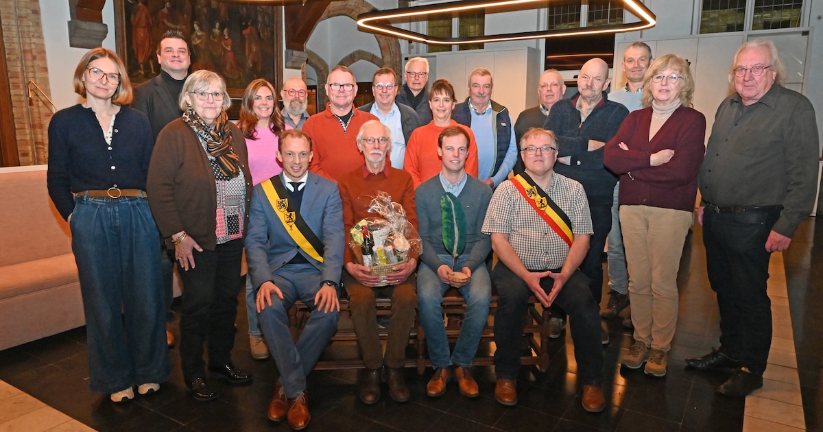 Landbouwer Sandrijn Vanhee krijgt Groene Pluim voor zijn inzet voor huiszwaluwen