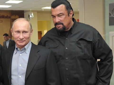 Vladimir Poetin en Steven Seagal vorig jaar bij de opening van een nieuwe gevechtssportschool in Moskou.