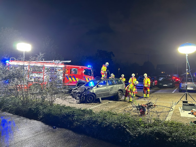 Illustratiebeeld van een bevrijding door de brandweer, dit is niet het betrokken voertuig.