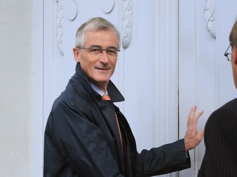 Geert Bourgeois stuurde de drie 'randburgemeesters' opnieuw wandelen.